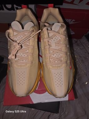 Nike Ava Rover GS. New In Box. Size: 6.5Y/8W